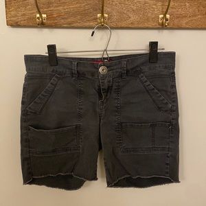 Soft Gray Unionbay Cargo Style Shorts - Size 9